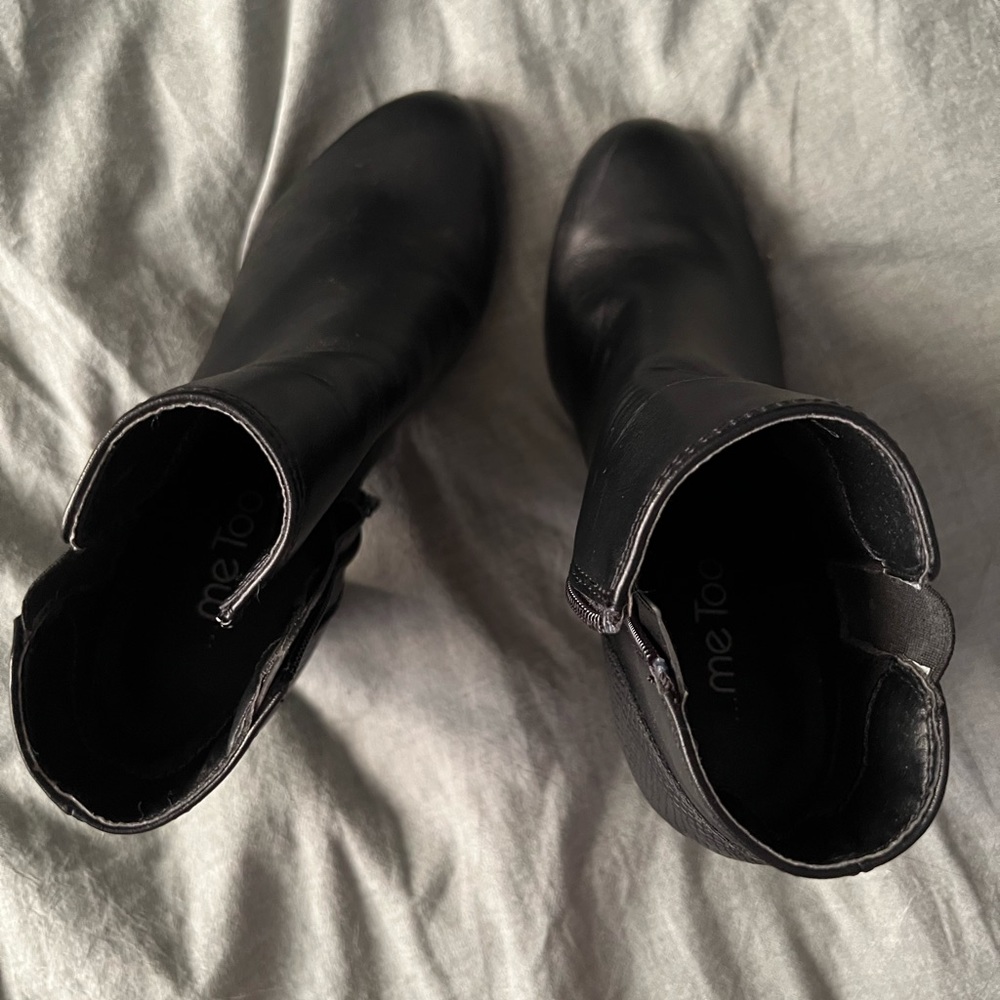 High heeled booties
